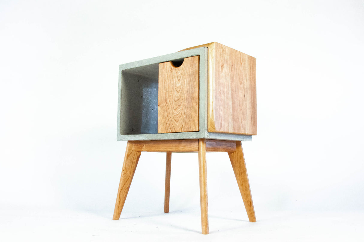 Table d'appoint de lit mi-siècle en béton et bois de cerisier Live Edge avec tiroir