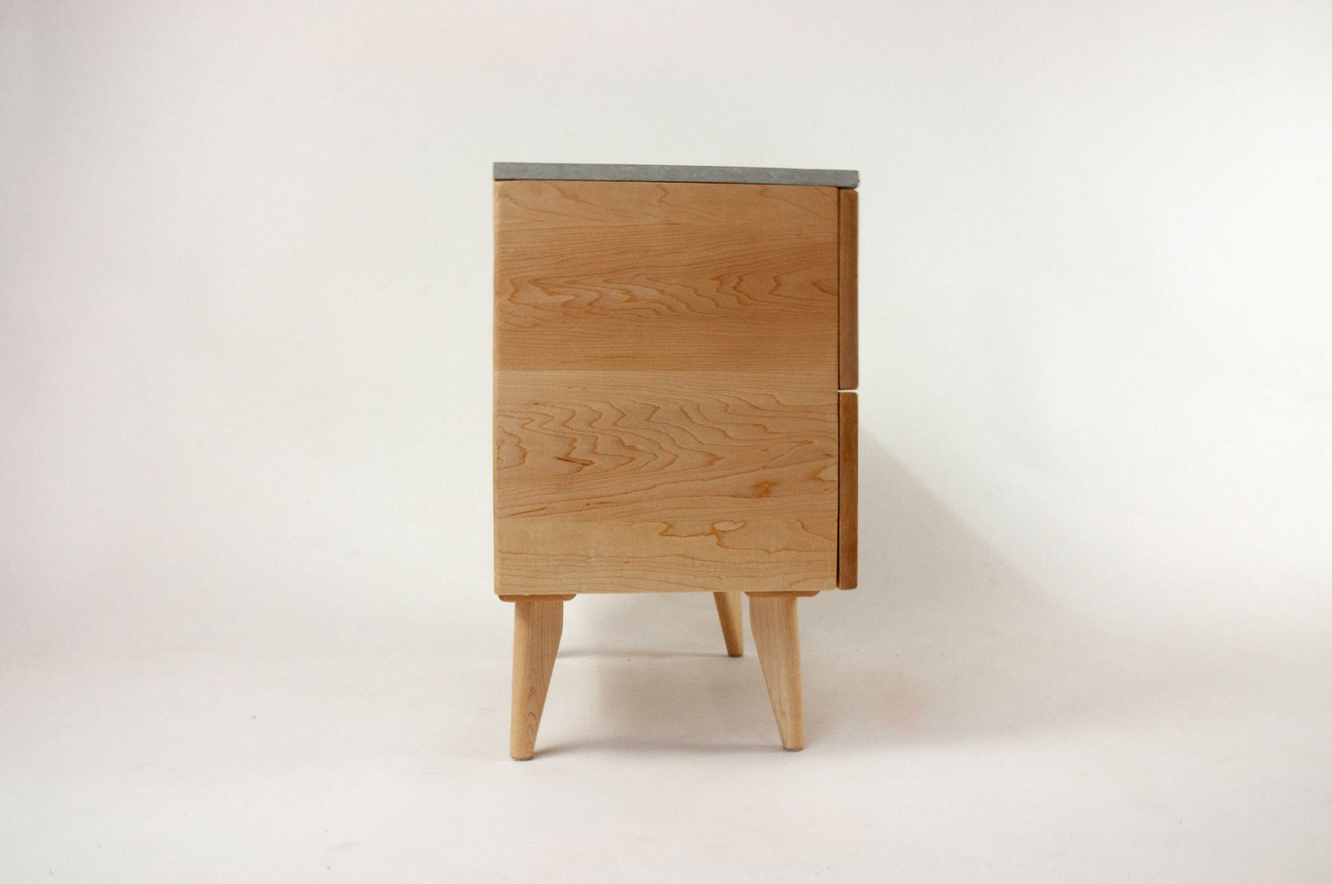 Marissa - Table de nuit à deux tiroirs en bois d'érable et plateau en béton