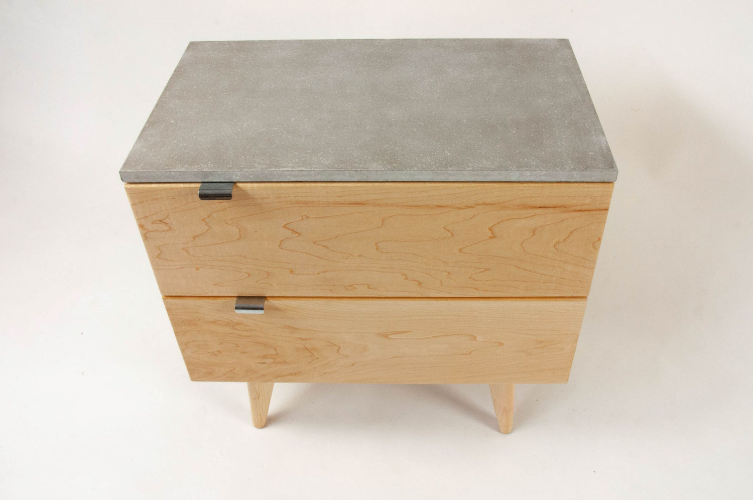 Marissa - Table de nuit à deux tiroirs en bois d'érable et plateau en béton