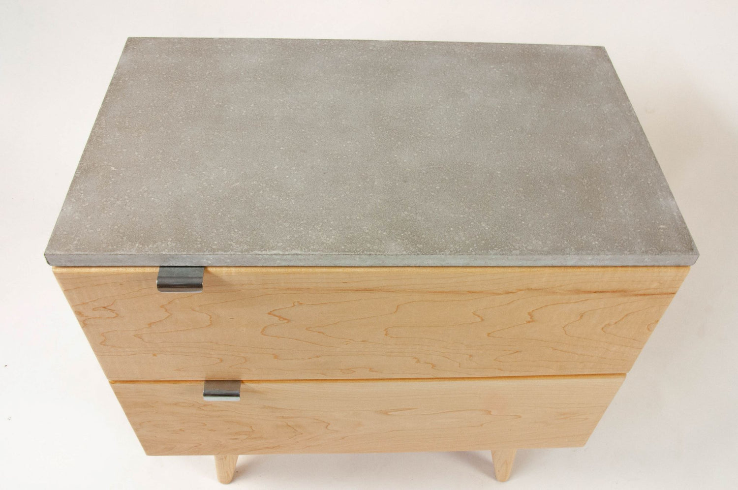 Marissa - Table de nuit à deux tiroirs en bois d'érable et plateau en béton