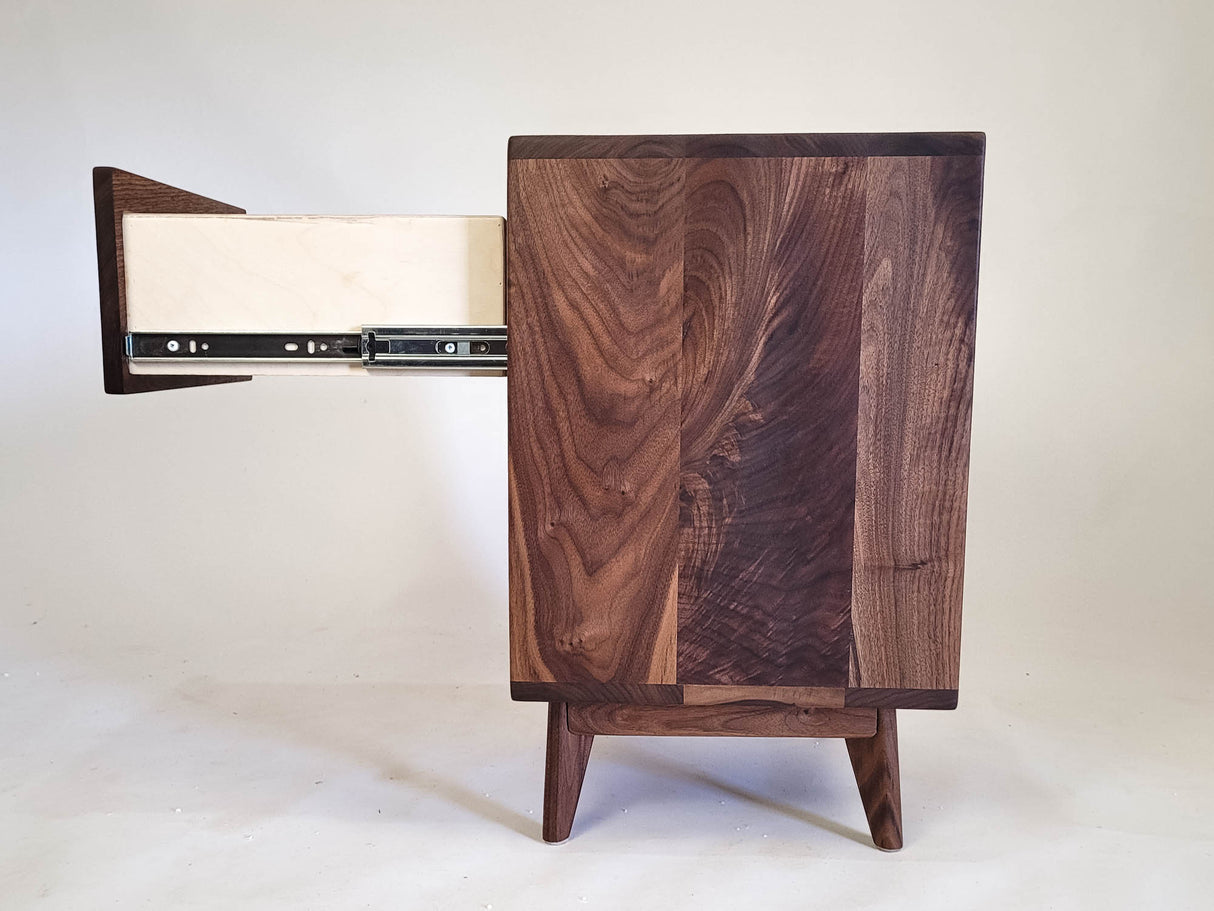 Bois Classique - Table de nuit ou table d'appoint à tiroir droit en bois massif