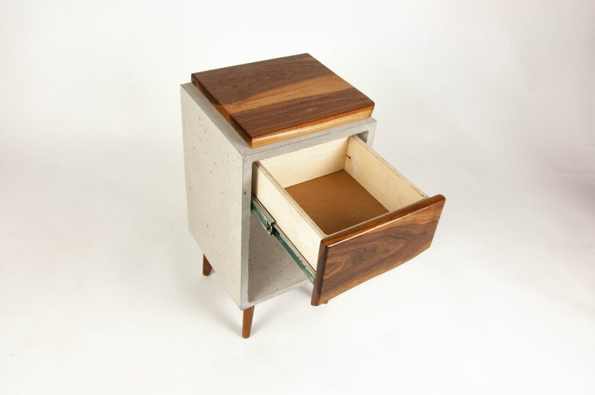 Classic Edge Light - Boîte en béton et dessus en bois Live Edge / Table de nuit à tiroir latéral