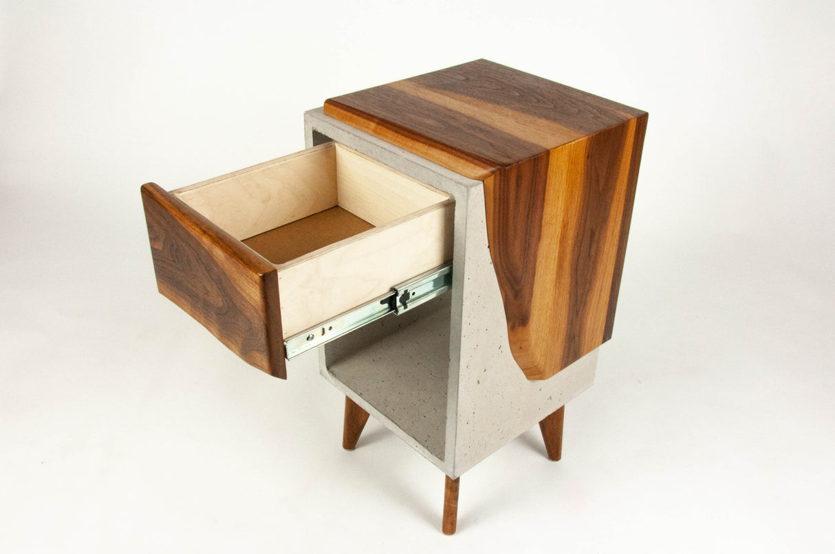 Classic Edge Light - Boîte en béton et dessus en bois Live Edge / Table de nuit à tiroir latéral