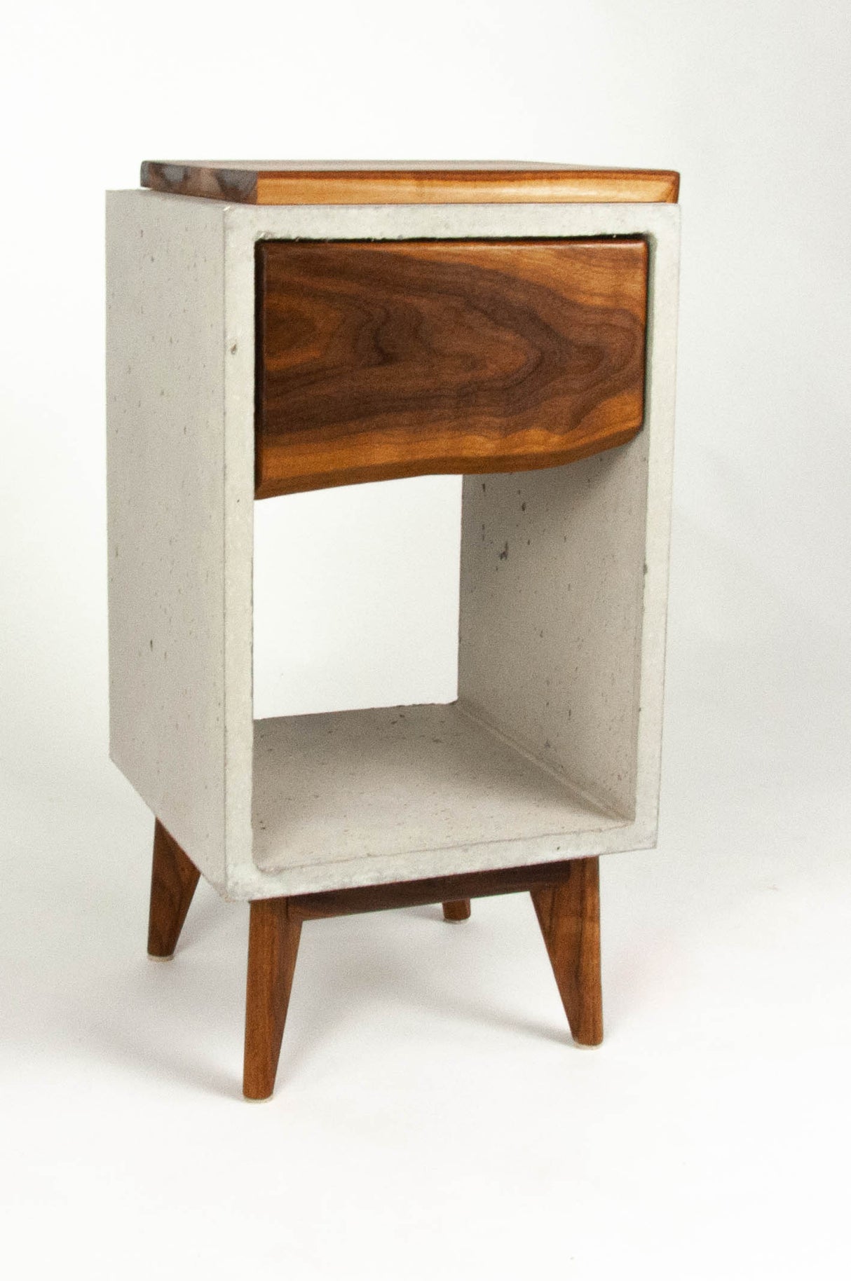 Classic Edge Light - Boîte en béton et dessus en bois Live Edge / Table de nuit à tiroir latéral