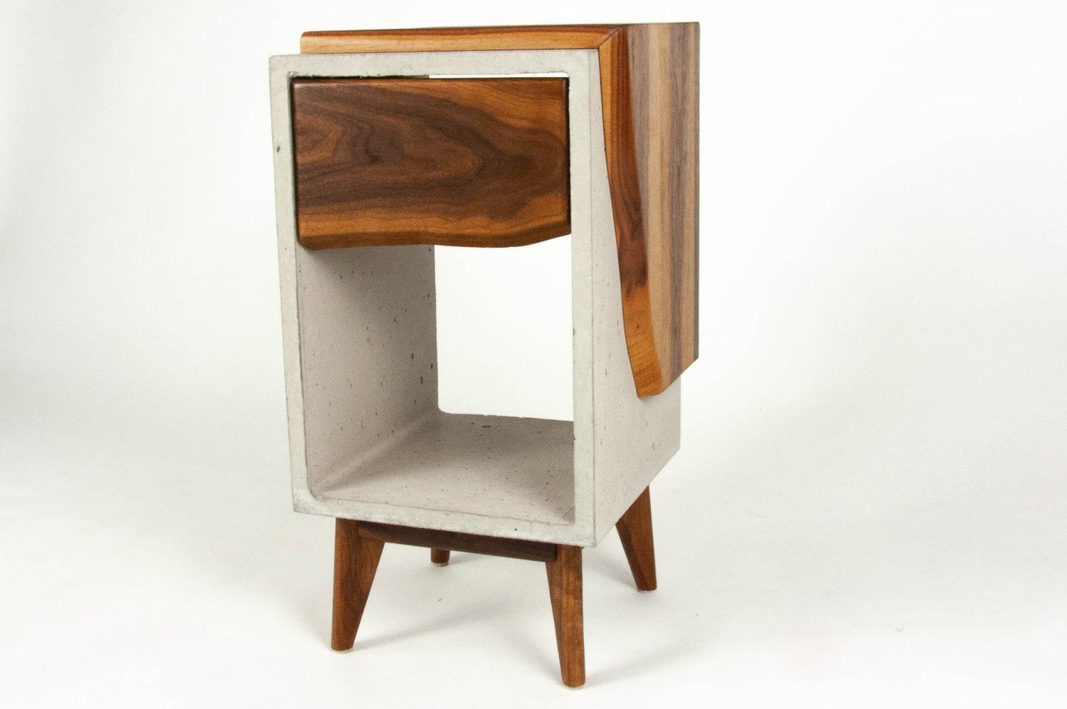 Classic Edge Light - Boîte en béton et dessus en bois Live Edge / Table de nuit à tiroir latéral