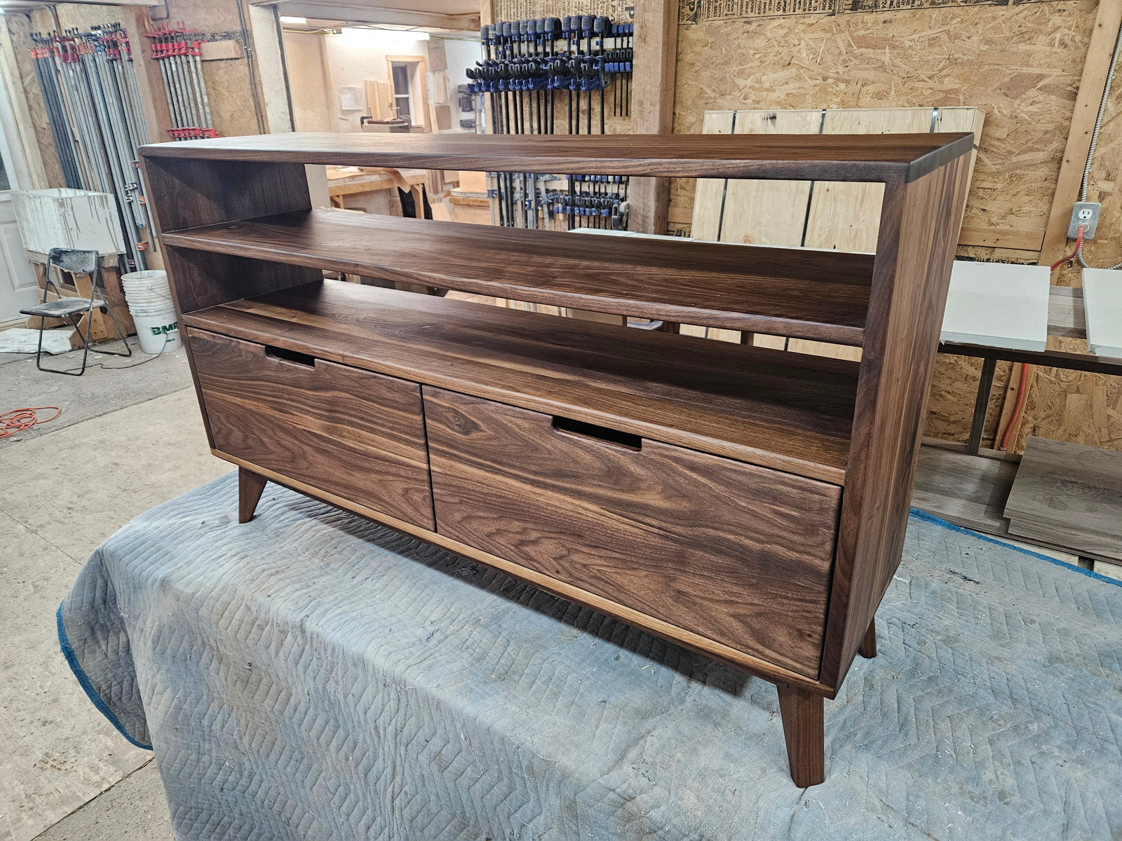 Introducing Our Custom Entry Table: A Perfect Fusion of Style and Functionality