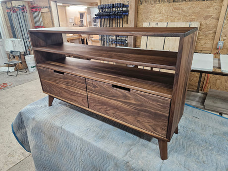 Introducing Our Custom Entry Table: A Perfect Fusion of Style and Functionality