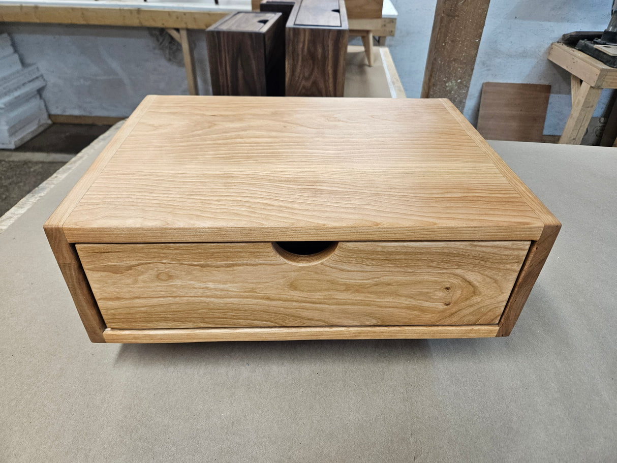 Table flotante en chêne blanc