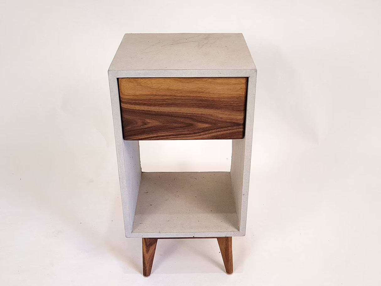 Classic - Table de chevet en bois de noyer noir massif avec tiroirs et bord droit