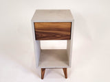 Classic - Table de chevet en bois de noyer noir massif avec tiroirs et bord droit