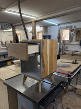 Classic Edge Black - Boîte en béton gris foncé et dessus en bois Live Edge / table de nuit à tiroir latéral