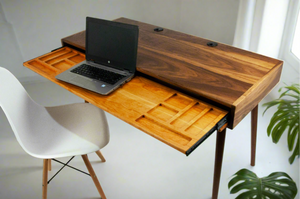 The Roland - Bureau moderne du milieu du siècle en noyer noir avec étagère à clavier sculptée