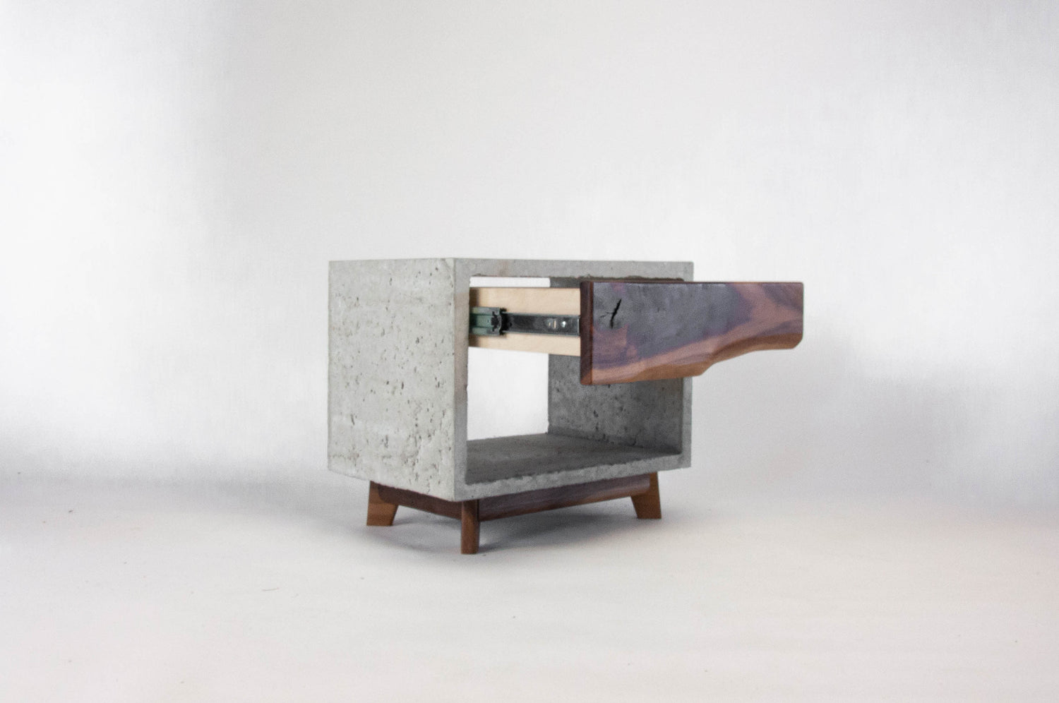 Table de nuit à tiroirs en béton et bois Live Edge nain - Table d'appoint