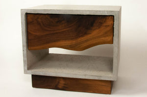 The Base - Cube en béton et base en bois de noyer massif et table de chevet à tiroirs